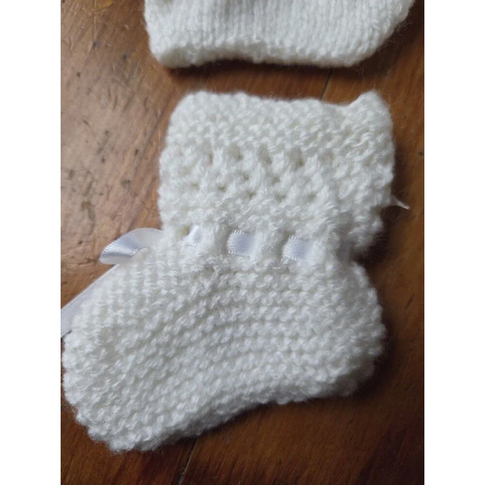 Lot Of Handmade Hand Knit Baby Booties,  Mittens & Hat Unisex White Blue NEW